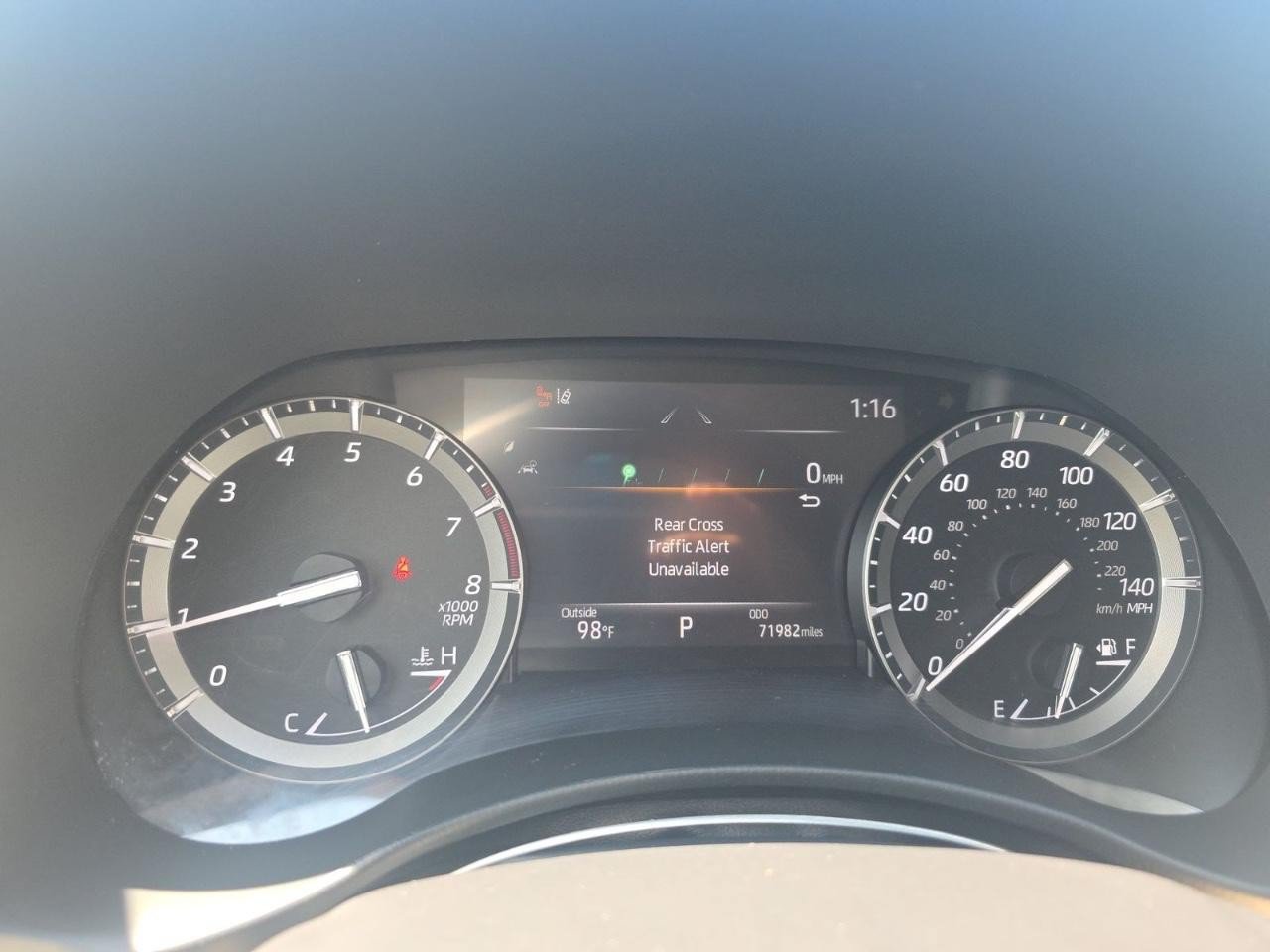 Used 2021 Toyota Highlander XLE AWD/4WD image 12