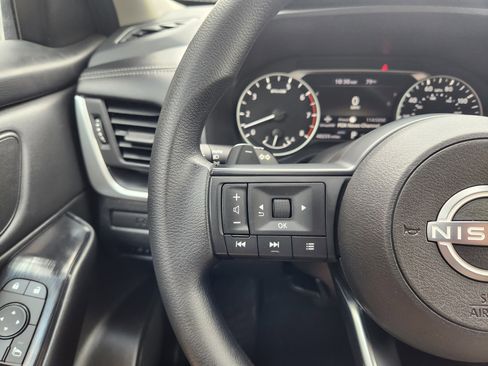 Used 2024 Nissan Rogue S AWD/4WD image 29