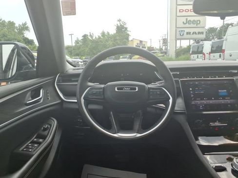 Certified 2023 Jeep Grand Cherokee Limited AWD/4WD image 20