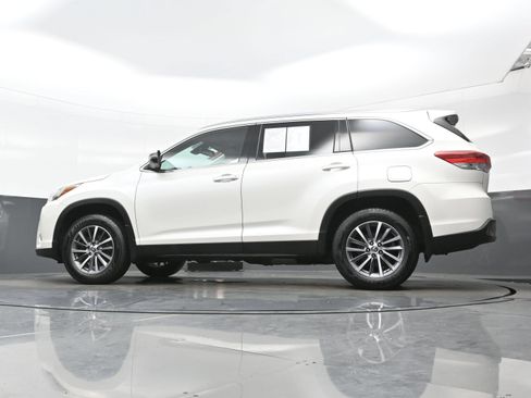 Used 2019 Toyota Highlander XLE AWD/4WD image 31