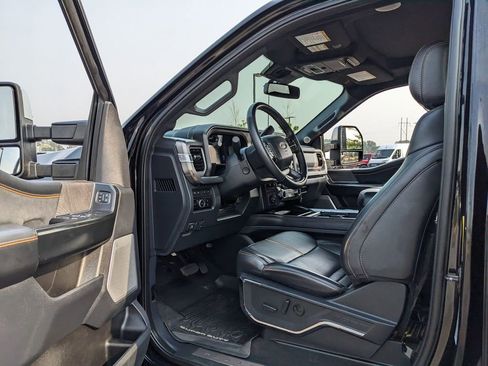 Used 2024 Ford F250 Platinum w/ FX4 Off-Road Package AWD/4WD image 46