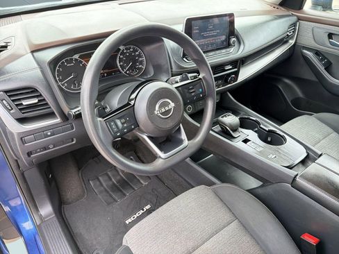 Used 2023 Nissan Rogue SV image 4
