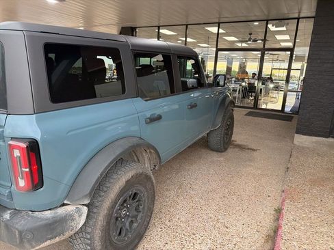 Used 2023 Ford Bronco Wildtrak image 5