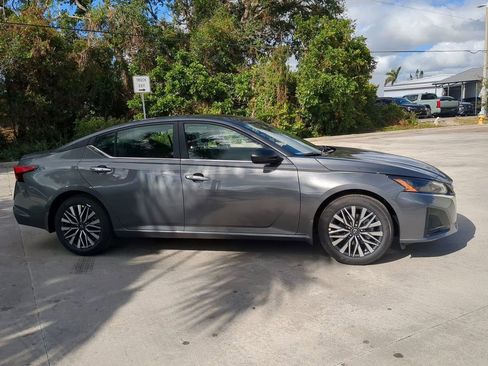 Certified 2025 Nissan Altima 2.5 SV image 3