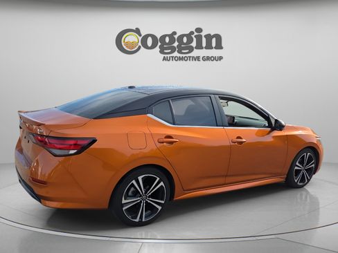 Used 2022 Nissan Sentra SR w/ SR Premium Package FWD image 5