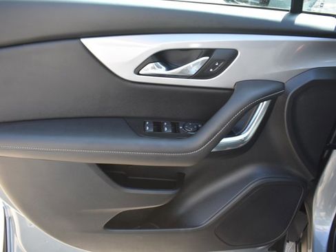 Used 2025 Chevrolet Blazer LT FWD image 11