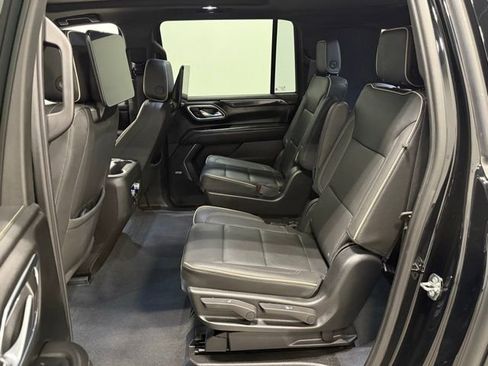 Used 2023 GMC Yukon XL SLT w/ SLT Luxury Package image 34