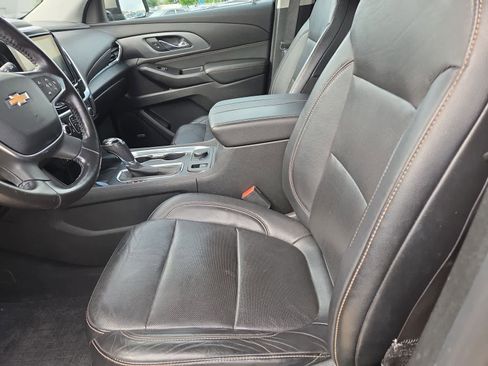 Used 2018 Chevrolet Traverse Premier w/ Driver Confidence II Package FWD image 15