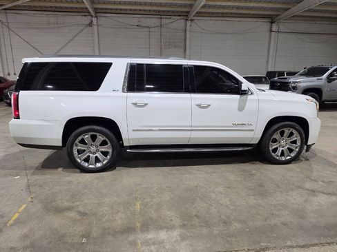 Used 2018 GMC Yukon XL SLT w/ Premium Edition AWD/4WD image 14