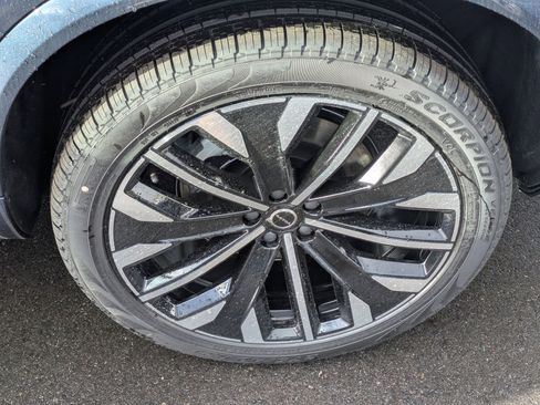 New 2026 Volvo XC90 B6 Plus w/ Protection Package Premier image 17