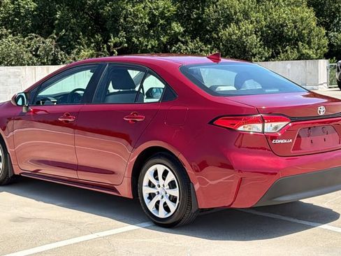 Used 2025 Toyota Corolla LE FWD image 3
