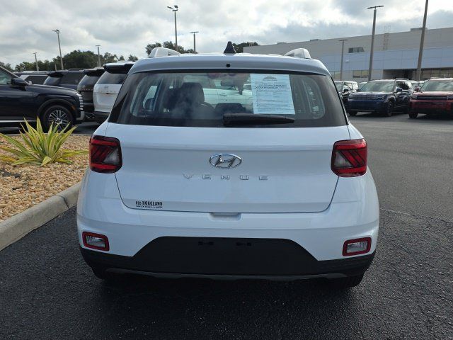 Certified 2022 Hyundai Venue SEL FWD image 21