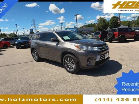 Used 2017 Toyota Highlander XLE AWD/4WD image 2