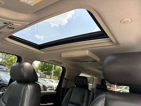 Used 2011 Chevrolet Suburban LTZ RWD image 32