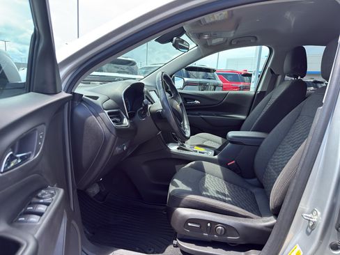 Used 2018 Chevrolet Equinox LT FWD image 11