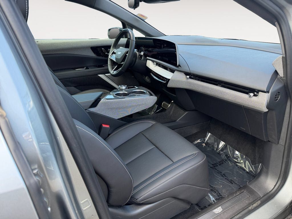 Used 2025 Cadillac Optiq Sport 2 AWD/4WD image 26