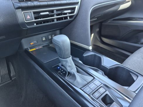 Used 2025 Toyota Camry LE image 12