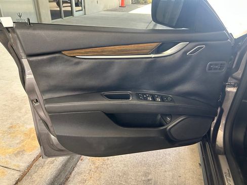 Used 2015 Maserati Ghibli RWD image 39