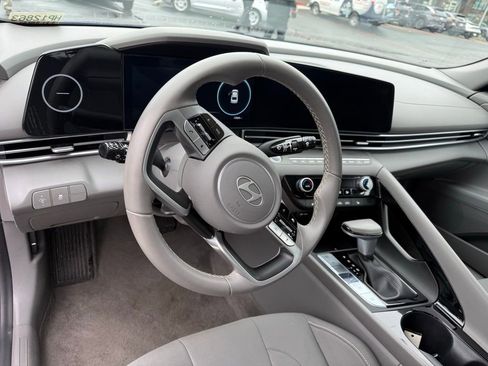 Certified 2025 Hyundai Elantra SEL image 6