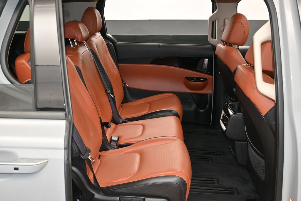 Used 2024 Kia Carnival SX Prestige FWD image 31