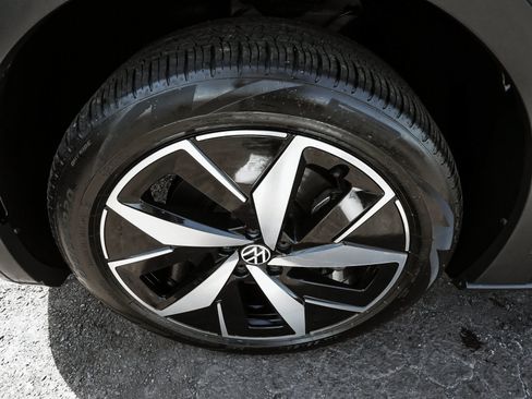 Used 2023 Volkswagen ID.4 Pro S AWD/4WD image 9