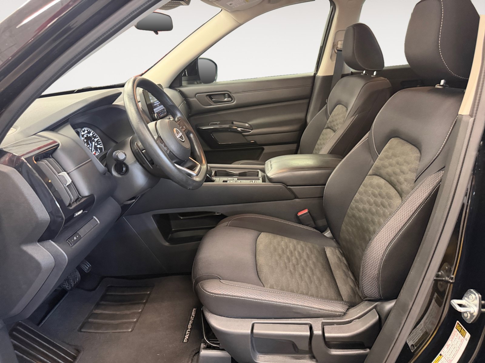 Used 2024 Nissan Pathfinder S FWD image 22