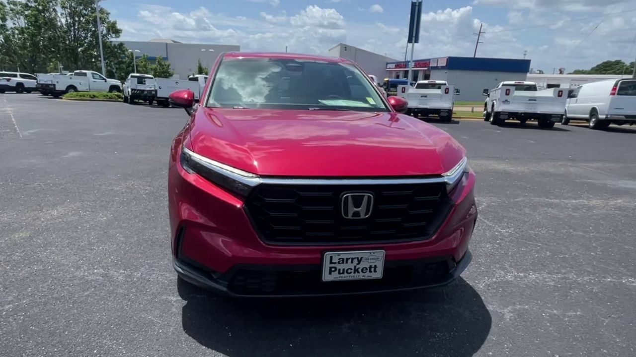 Used 2025 Honda CR-V LX image 3