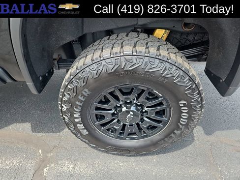 Certified 2025 Chevrolet Silverado 2500 ZR2 AWD/4WD image 32