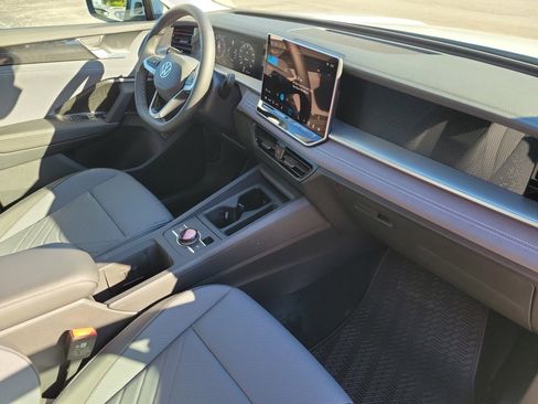 New 2026 Volkswagen Tiguan SE image 28