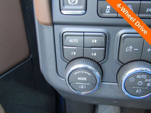 New 2026 Chevrolet Suburban High Country AWD/4WD image 18