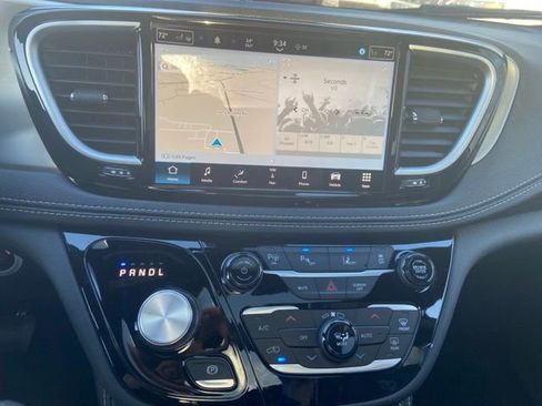 New 2023 Chrysler Pacifica Limited w/ S Appearance Package image 17