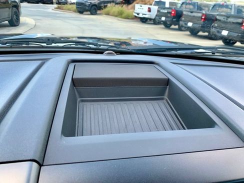 Used 2019 Ford F150 XLT w/ Equipment Group 302A Luxury AWD/4WD image 39