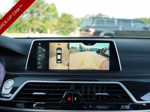 Used 2019 BMW M760i xDrive w/ Luxury Rear Seating Package AWD/4WD image 11