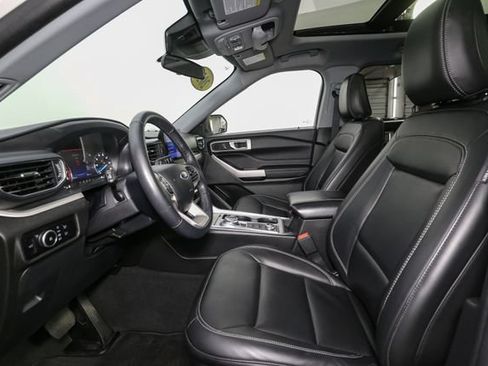 Used 2023 Ford Explorer XLT w/ Equipment Group 202A AWD/4WD image 42
