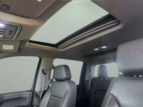 Used 2021 GMC Sierra 2500 Denali w/ Denali Ultimate Package image 18