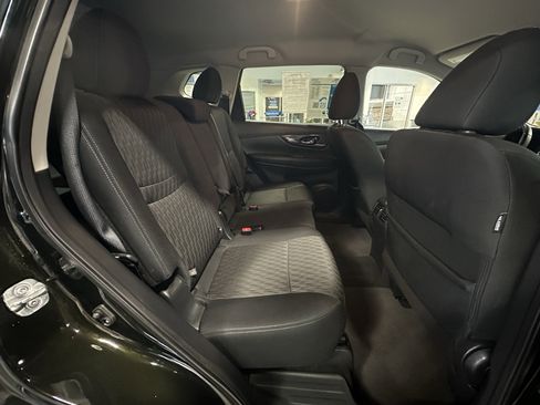 Used 2019 Nissan Rogue SV AWD/4WD image 18