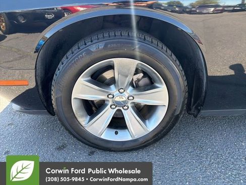 Used 2019 Dodge Challenger SXT RWD image 9