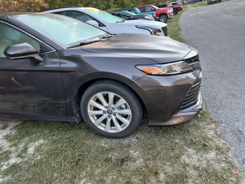 Used 2018 Toyota Camry LE FWD image 6