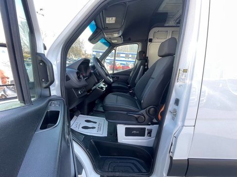 Used 2023 Mercedes-Benz Sprinter 2500 image 10