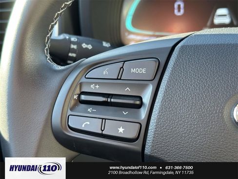 Used 2025 Hyundai Venue SEL image 24