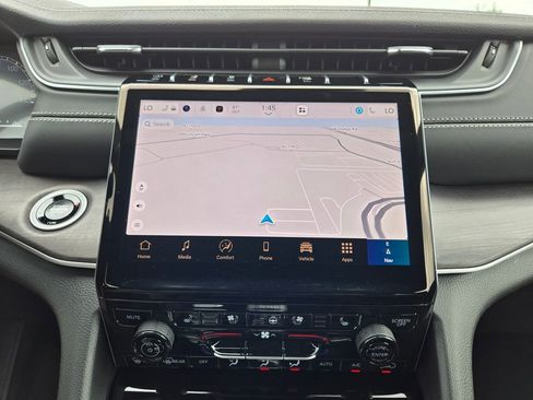 New 2025 Jeep Grand Cherokee Limited w/ Luxury Tech Group II image 22