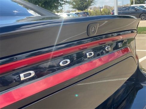 Used 2019 Dodge Charger SXT image 10