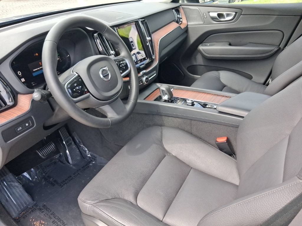 Certified 2024 Volvo XC60 T8 Plus w/ Protection Package Premier AWD/4WD image 12