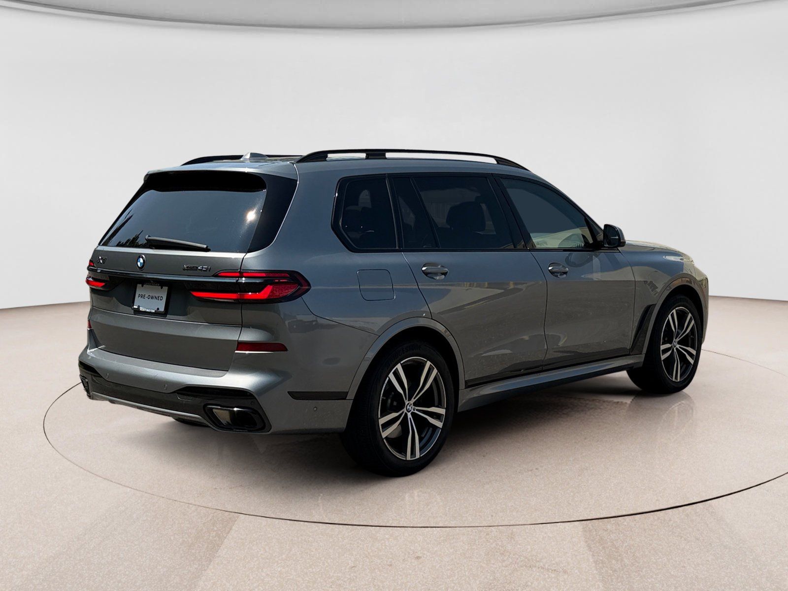 Used 2024 BMW X7 xDrive40i w/ M Sport Package AWD/4WD image 5
