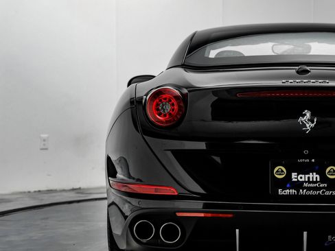 Used 2016 Ferrari California T image 14