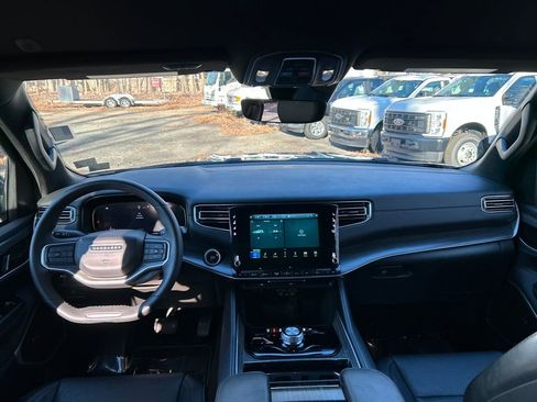 Used 2024 Jeep Wagoneer Series II image 26