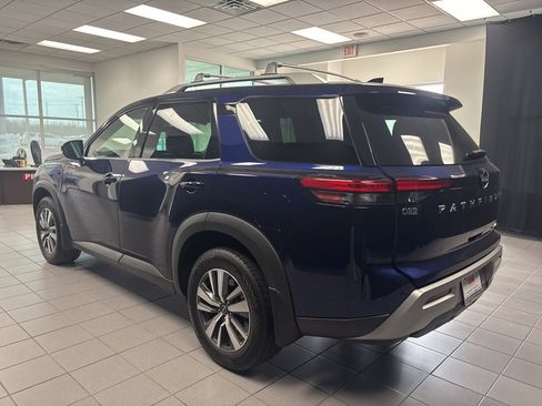 Used 2024 Nissan Pathfinder SL image 6