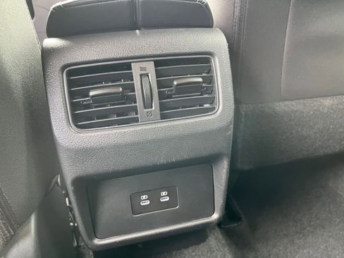 Used 2025 Nissan Rogue SV FWD image 24