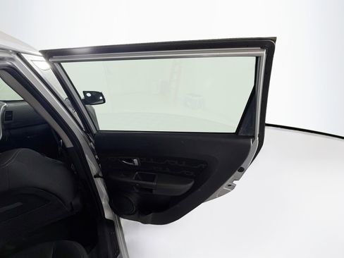 Used 2012 Kia Soul + FWD image 27