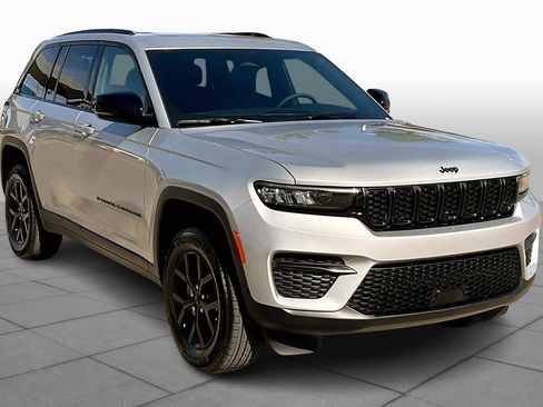 New 2025 Jeep Grand Cherokee Altitude AWD/4WD image 2